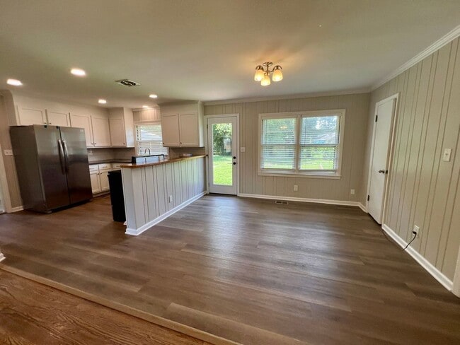 Photo - 3BR 1.5BA, All Brick Ranch Home *Fenced Backyard*