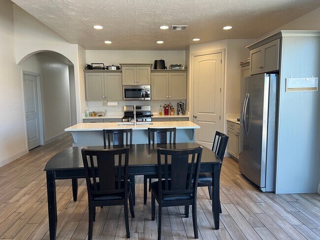 Photo - 3549 150 N St