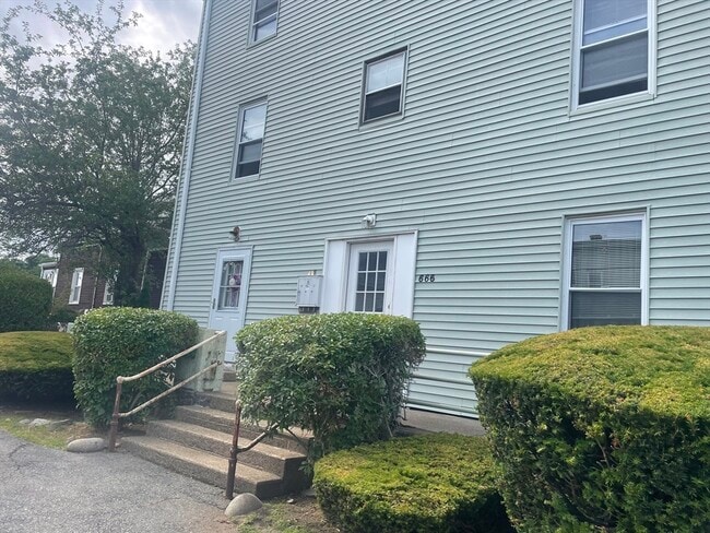 Photo - 666 Humphrey St Unit 3