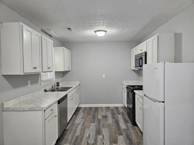 Photo - 6607 Amanda Cir