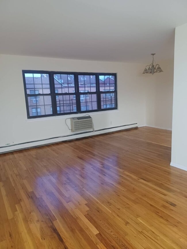 Photo - 156-50-156-78 78th St