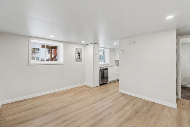 Photo - 233 Hector-Hotte Wy Unit lower