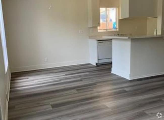 Building Photo - 4424 Woodman Ave Rental