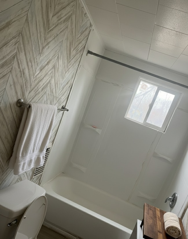 Photo - 201 Mohawk St