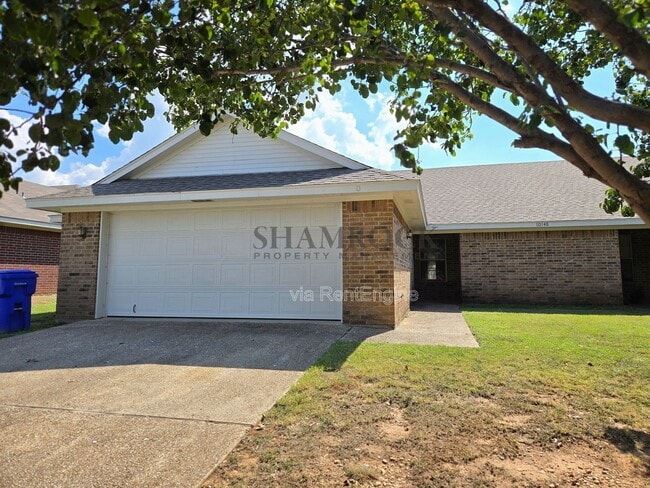 Building Photo - 10148 Valencia Dr