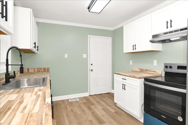 Photo - Charming 3-Bedroom 1.5 Bathroom Home in De...