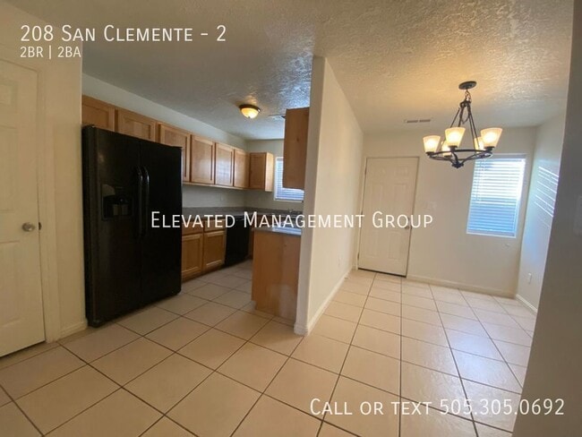 Building Photo - 208 San Clemente Ave Unit 2