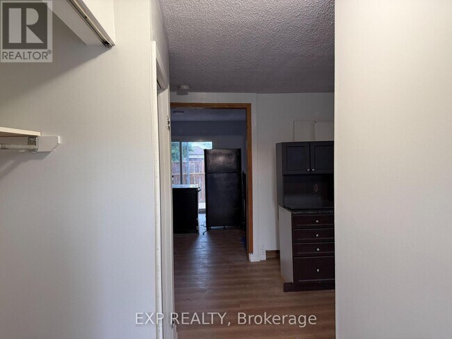 Photo - 22 - 490 THIRD STREET