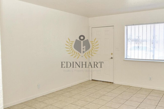 Photo - 2303 S Poppy Ave