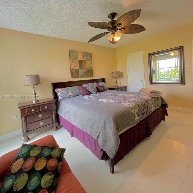 Photo - 17570 Atlantic Blvd Unidad 517