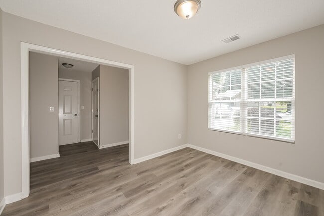 Photo - 785 Ashland Park Way SE