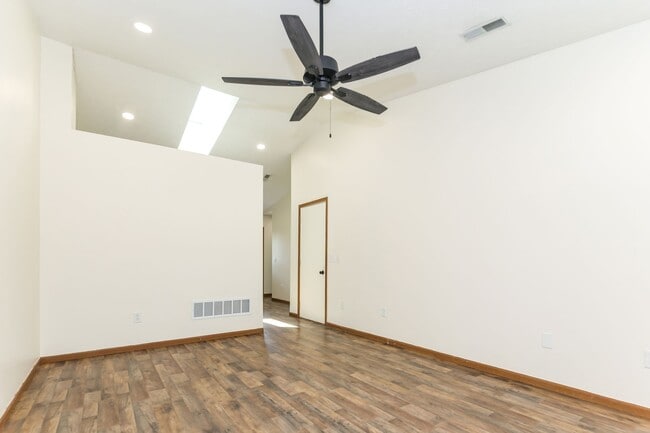 Photo - Check out this 3 bed 1.5 bath single family home in Springfield!