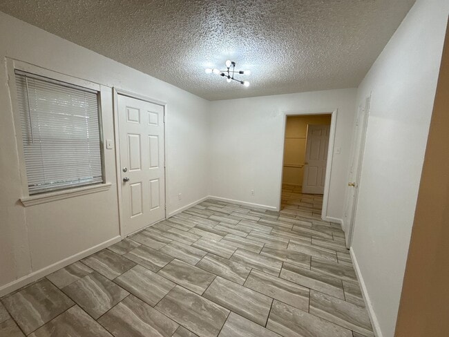 Photo - 911 Harris Dr