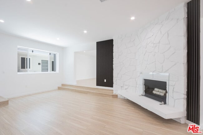 Photo - 1346 N Stanley Ave Unidad 1