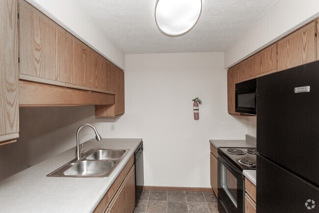 1BR, 1BA - 645 SF