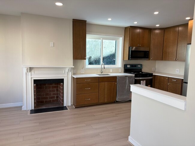 Newly renovated 1 bed, 1 bath - 1514 31st St NW Unit 1514