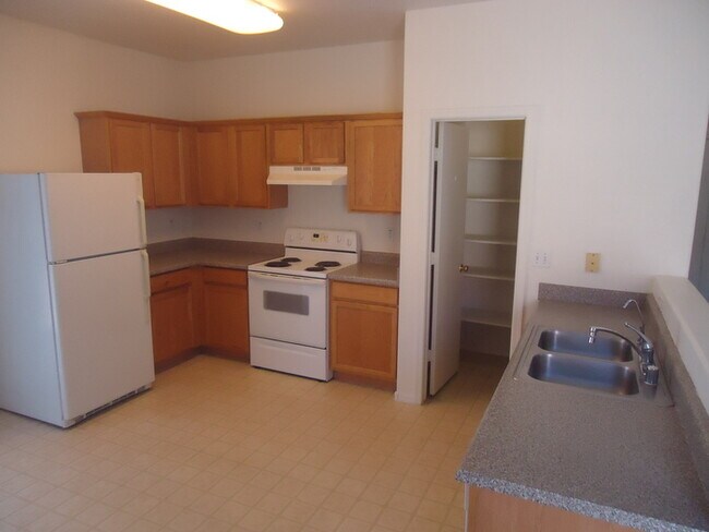 Photo - Nice 3/2 rental immediately available in Rancho Gabriela Subdivision