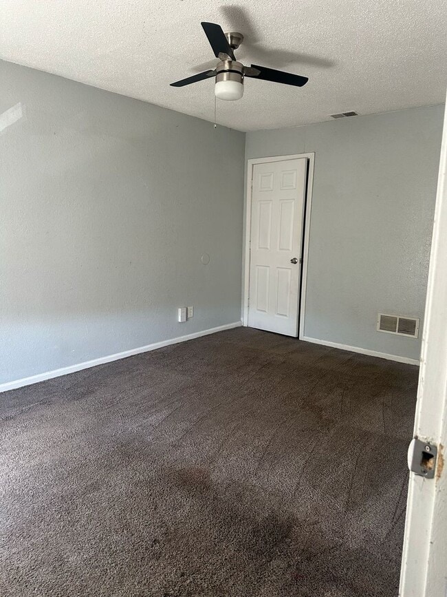 Photo - 1522-1522 E 50th St Unit 1522 E 50th St