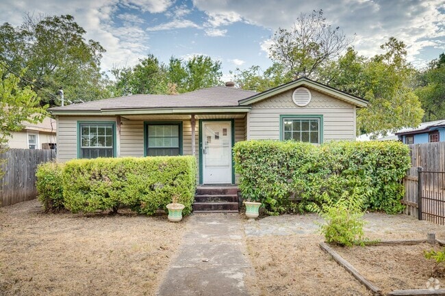 Building Photo - Urban Farmhouse - 2BD/2BA - Work Shop - Hu...