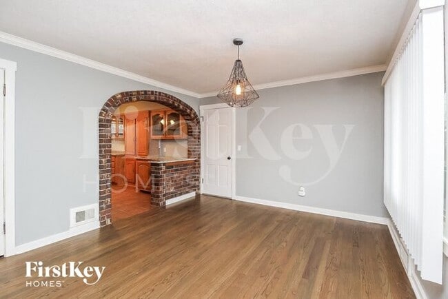 Photo - 705 NE Shady Ln Dr