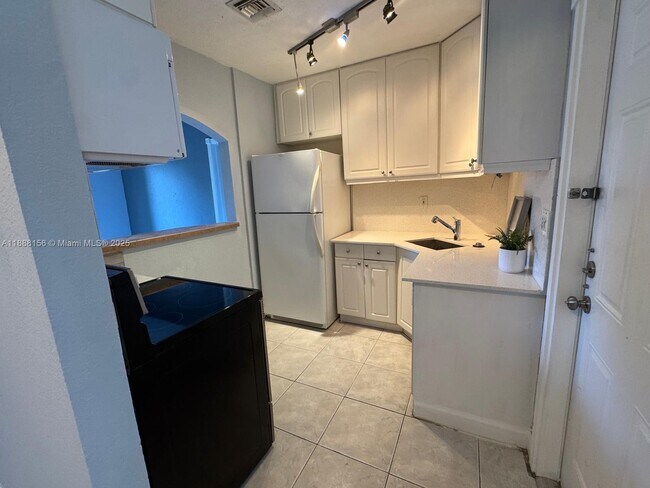 Photo - 630 NE 15th Ct Unit 1