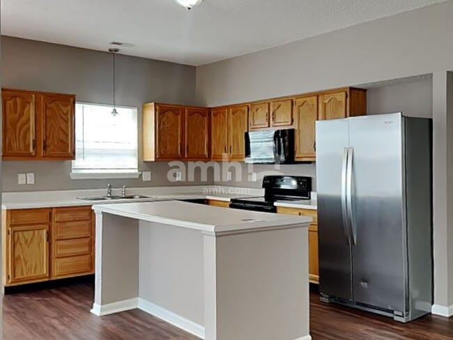 Photo - 1355 Round Lake Rd