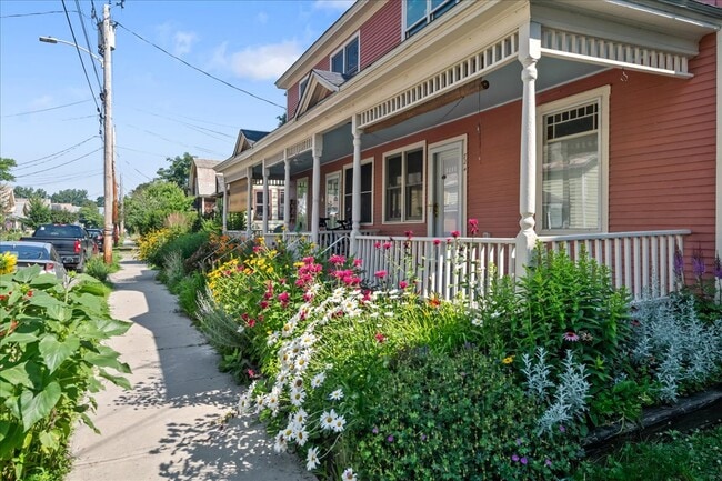 Photo - 72 Lakeview Ter Unit D