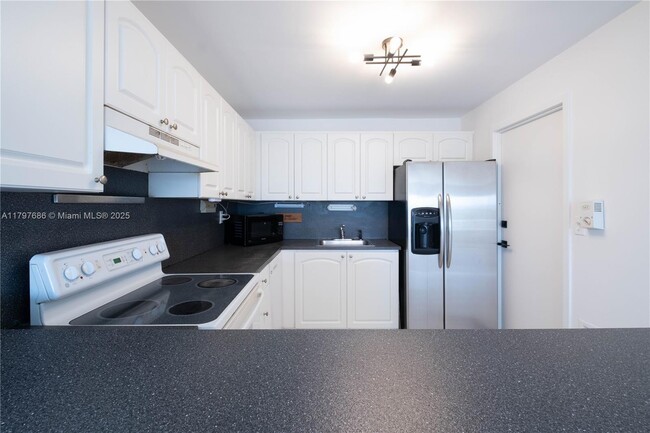 Photo - 1220 71st St