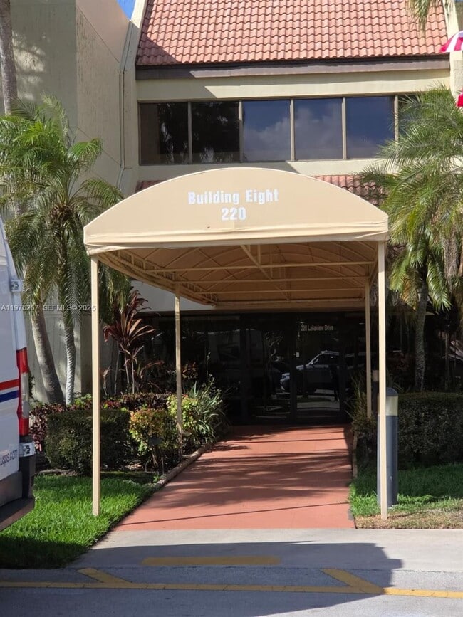 Photo - 220 Lakeview Dr Unit 312