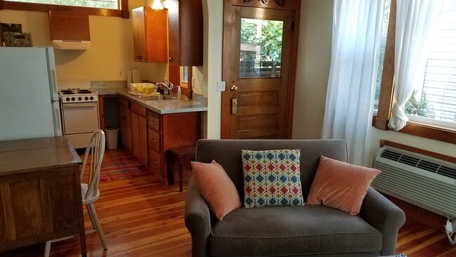 Photo - 3733 N Michigan Ave