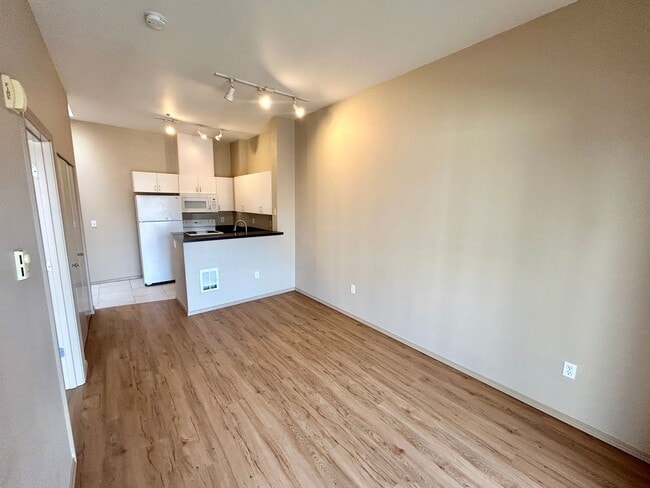 Building Photo - First Hill One Bedroom - Stellar Location! AVAILABLE NOW! Unit 607