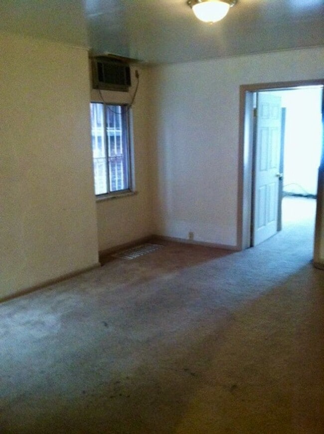 Photo - *** Apartments in South Oakland * Pet Friendly * Spacious & Renovated * Walk to Pitt * Available ... Unit 1