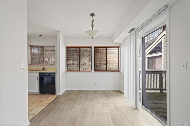 Photo - 132 Stonemeadow Dr