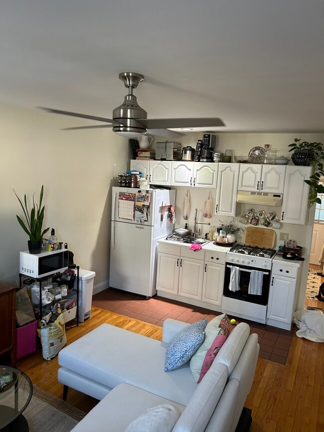 Photo - 140 D St