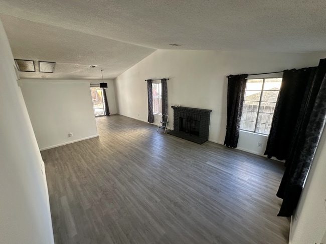 Photo - 4732 Katrina Pl