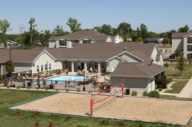 Apartments For Rent Near Southern Illinois University Carbondale In Photo Reserve At Saluki Pointe