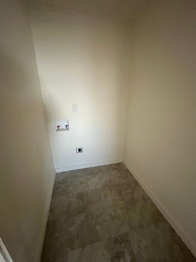 Photo - 210 Clyde St