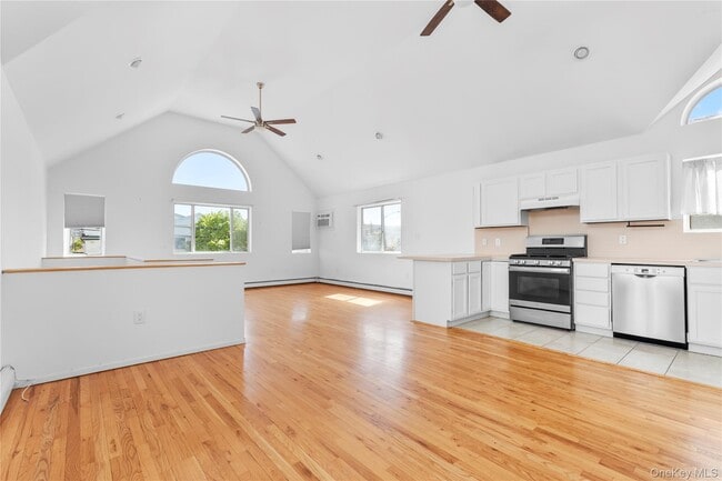 Photo - 715 E Walnut St Unit Upper