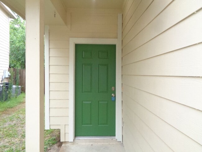Photo - Beautiful 3BR Townhome in Villas of Oakwood Glen – Klein ISD
