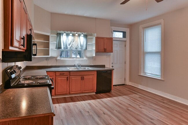 Photo - Large 5 Bedroom on Peffer