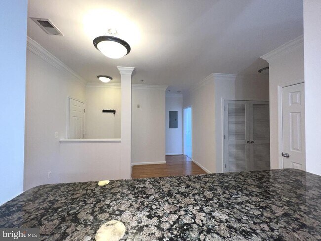 Photo - 4852 Eisenhower Ave Unidad 437