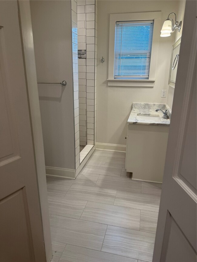 Building Photo - 2715 Cochran St