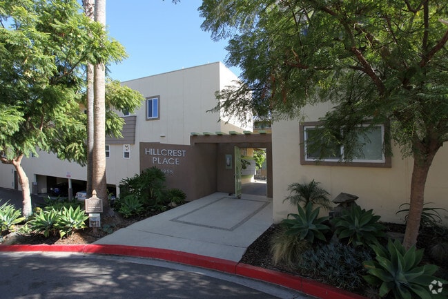 Entrada - Hillcrest Place