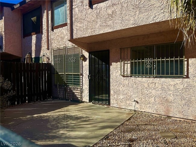 Photo - 4338 Caliente St