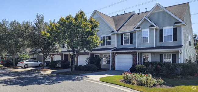 Building Photo - 203 Buckthorn Cir Rental