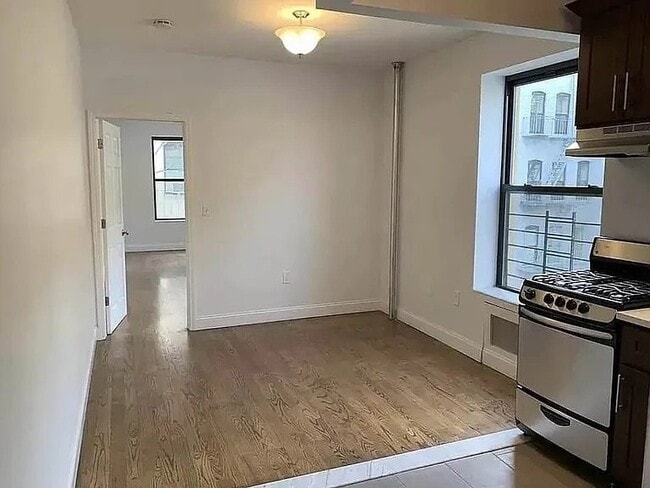 Photo - 424 E 116th St Unit apt 19