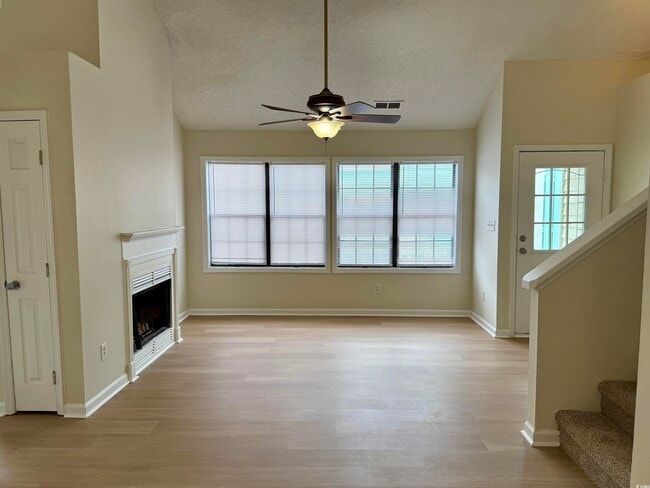 Photo - 911 Charles St