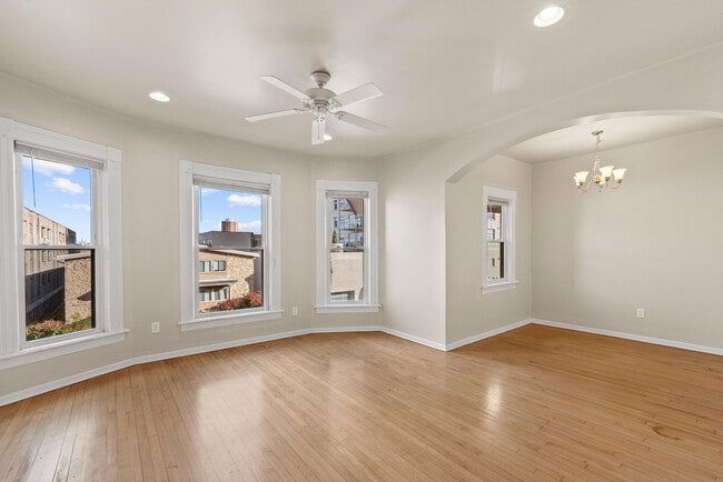 Photo - 1115 E Knapp St