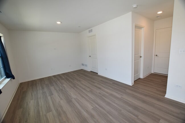 Photo - 2945 Showplace Dr