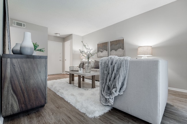Photo - Country Square Apartments